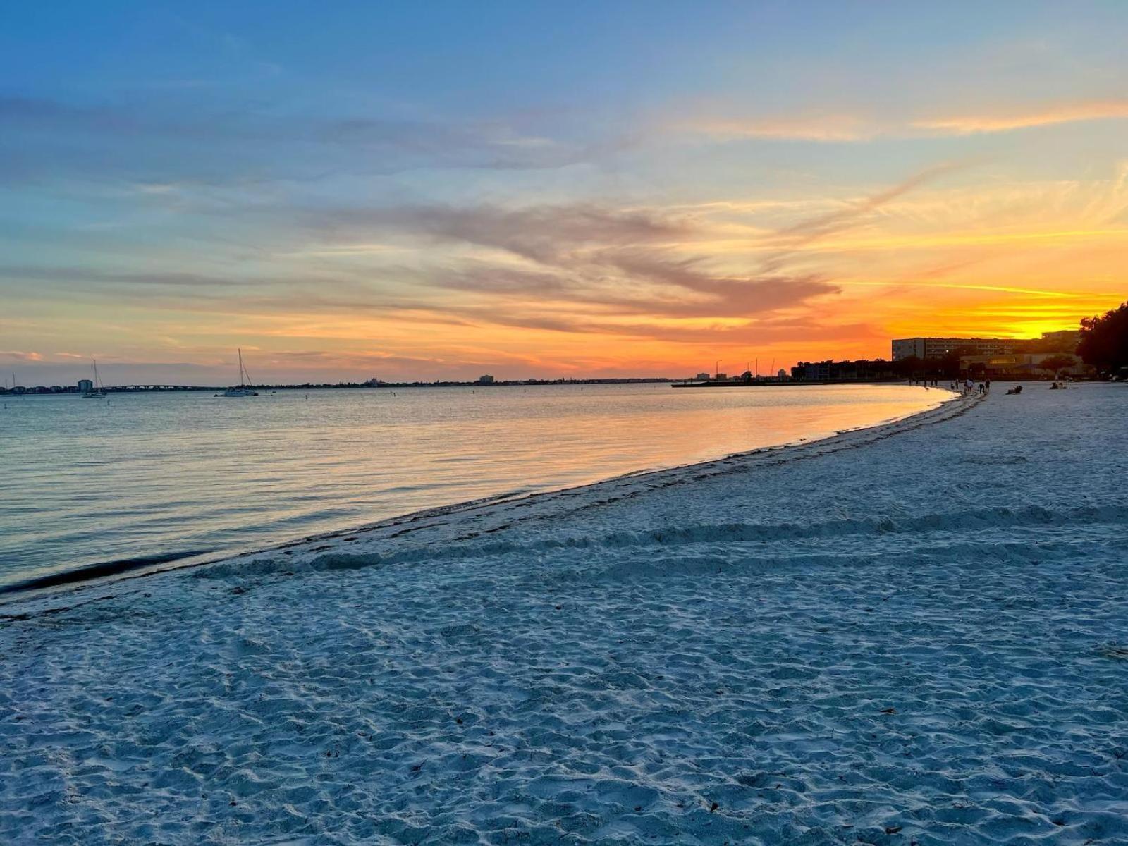Lovely Vacation Home 1 Block From Beach & Downtown Gulfport São Petersburgo Exterior foto